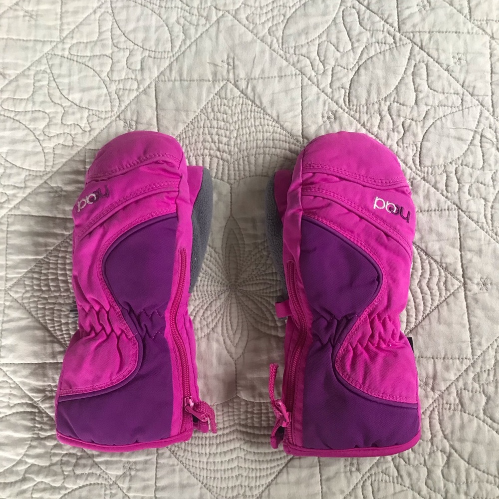 Girls’ mittens by Head, size small